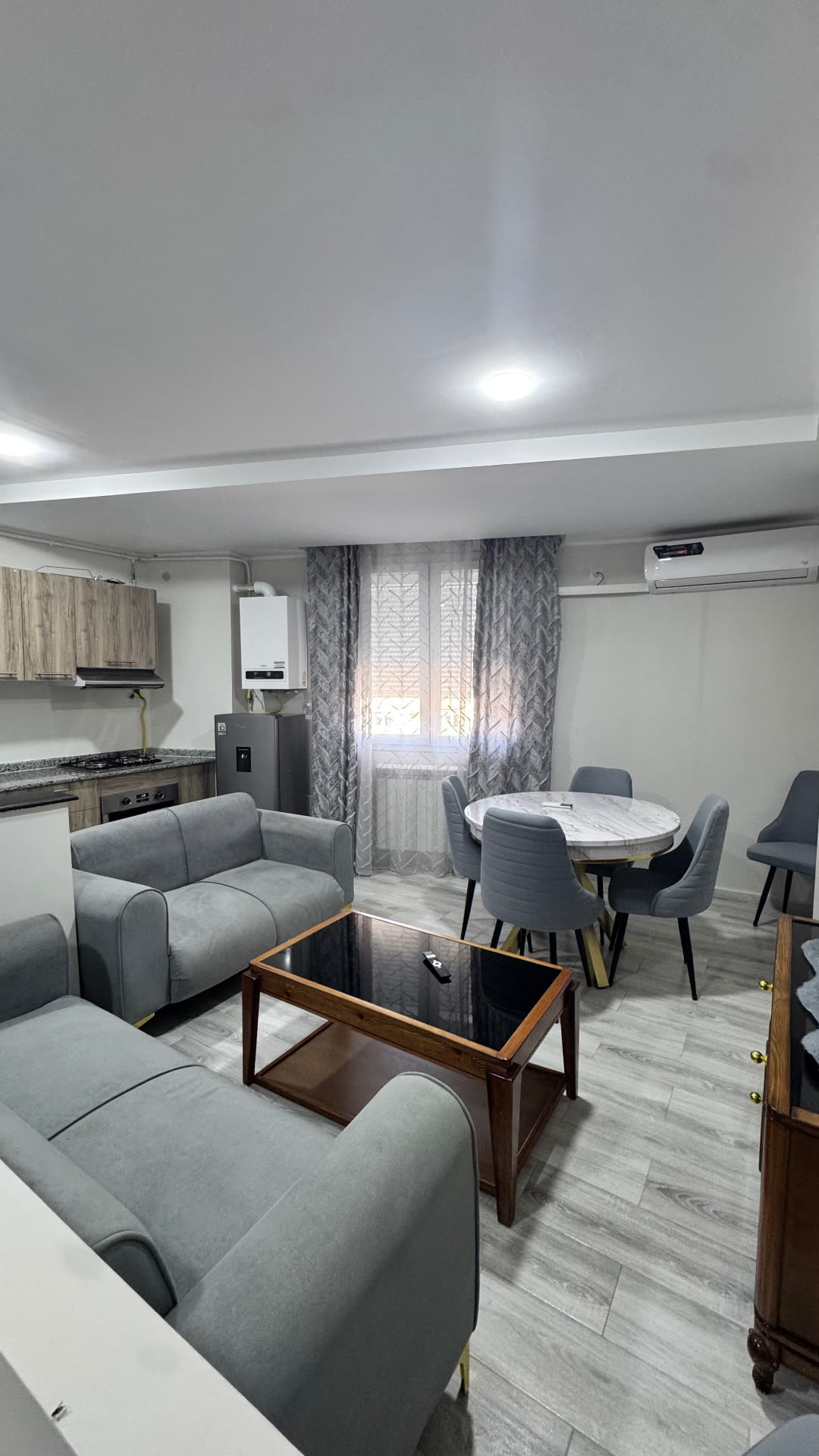 Intérieur de F3 à la Zone, location courte durée à Béjaïa